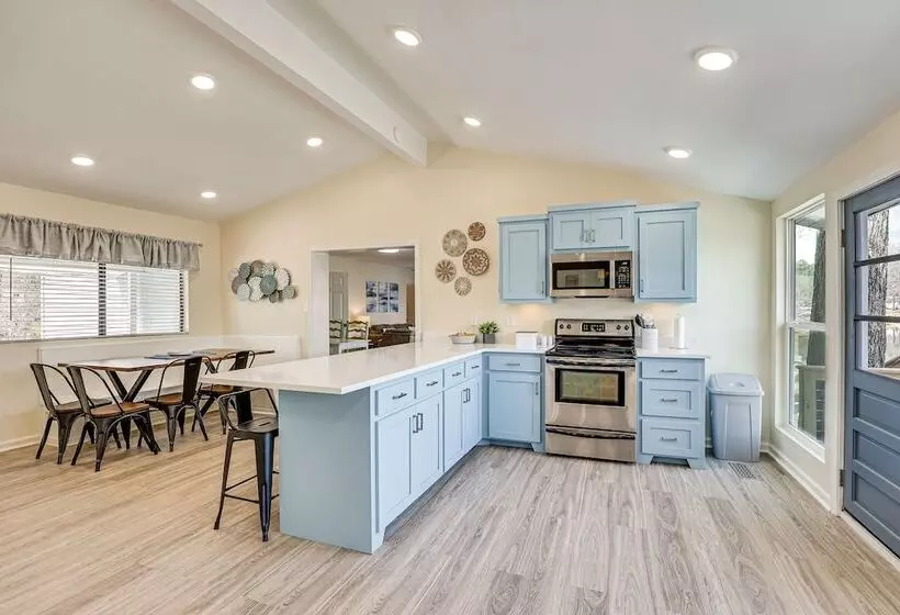 Waterfront Home On Lake Hamilton W/ Dock & 2 Decks