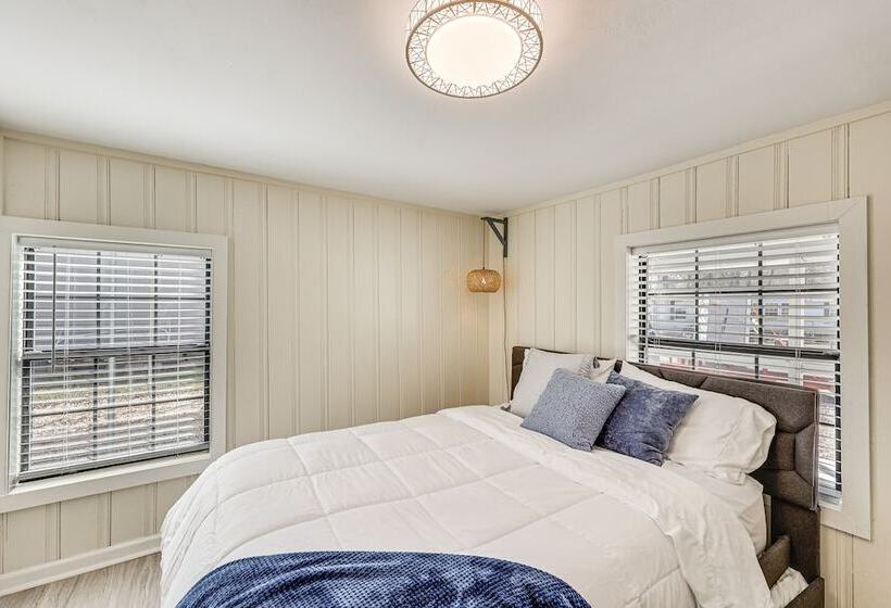 Waterfront Home On Lake Hamilton W/ Dock & 2 Decks