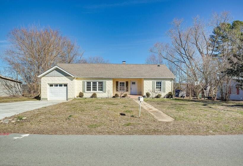 Winchester Home W/ Large Yard: Near Tims Ford Lake