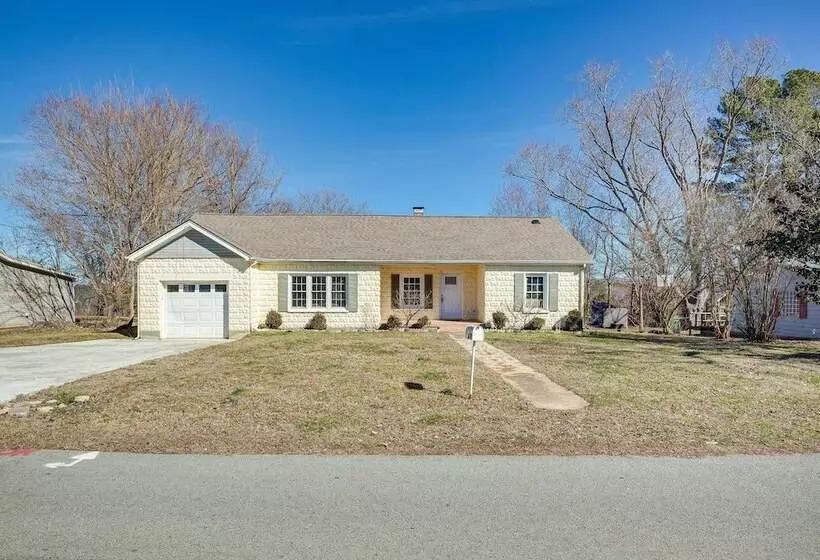 Winchester Home W/ Large Yard: Near Tims Ford Lake