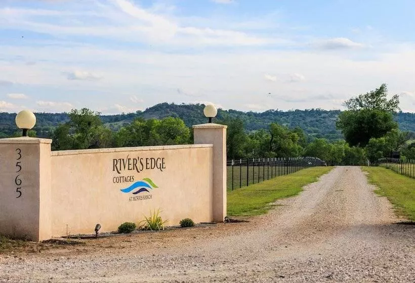 Winecup Waterfront Cottage