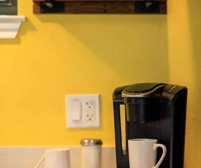 Winecup Waterfront Cottage