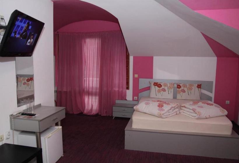 בית מלון כפרי Color