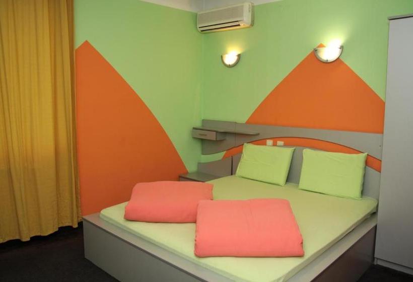 בית מלון כפרי Color