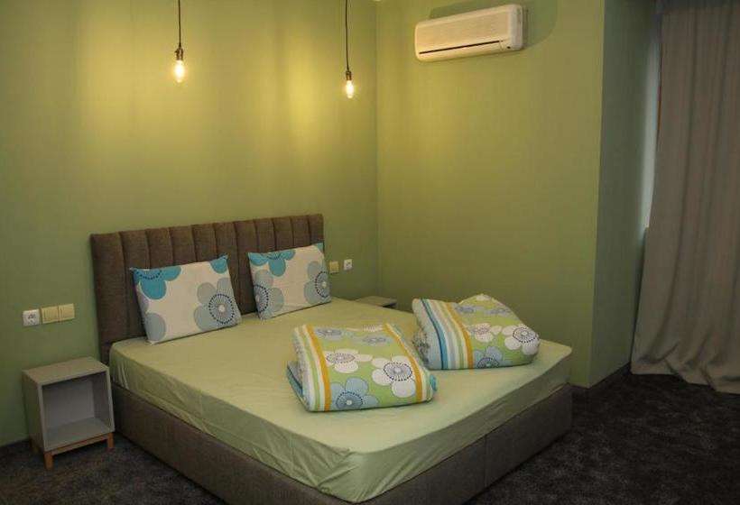 בית מלון כפרי Color