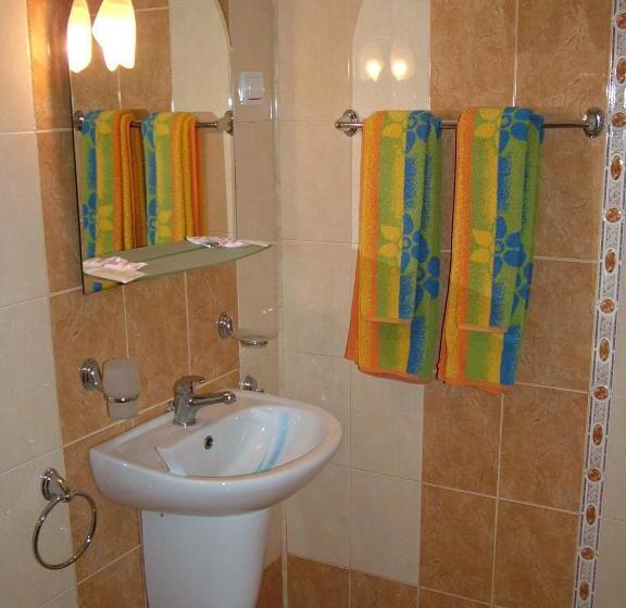 בית מלון כפרי Color