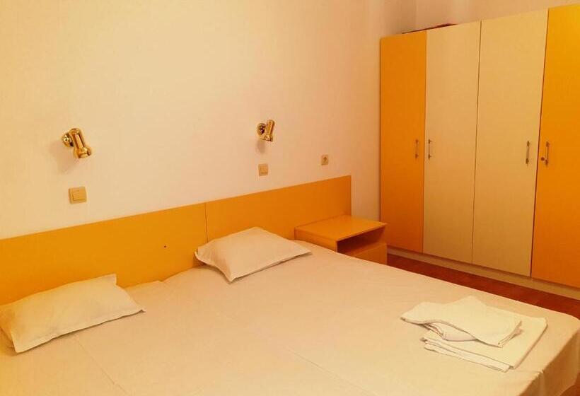 Hotel Lazur 1 5 Apart Complex