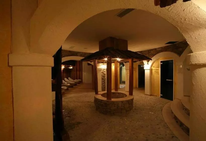 ホテル Garni La Roccia