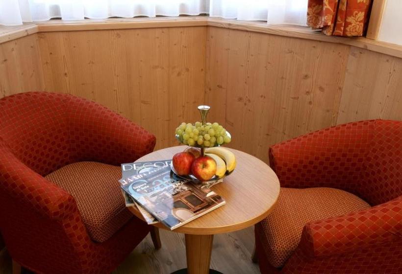 Отель Garni La Roccia