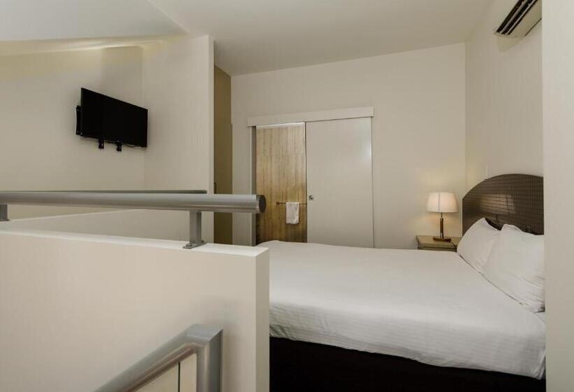 Отель The Waterloo Bay