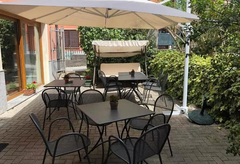 Hotelli Villa Colico