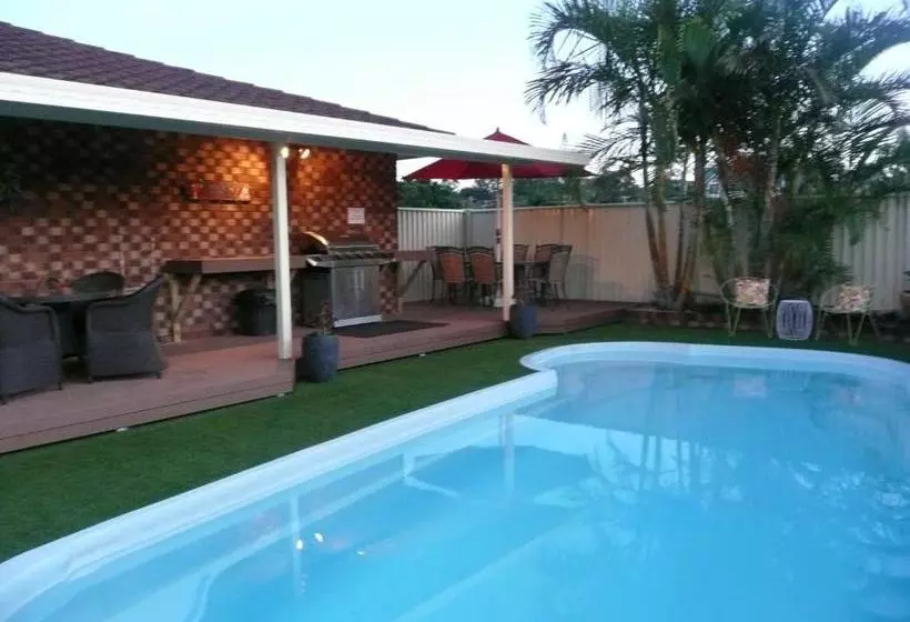 Rosebourne Gardens Motel