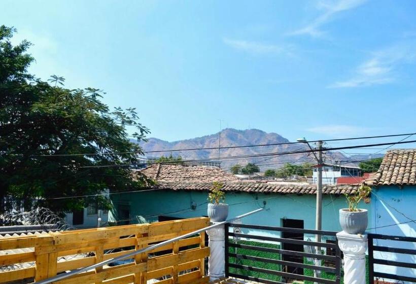 پانسیون Casa Coco Hostel