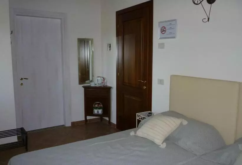 B&b La Villa Del Vecchio Platano
