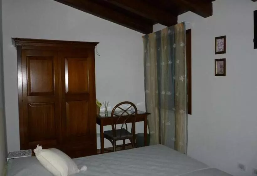 B&b La Villa Del Vecchio Platano