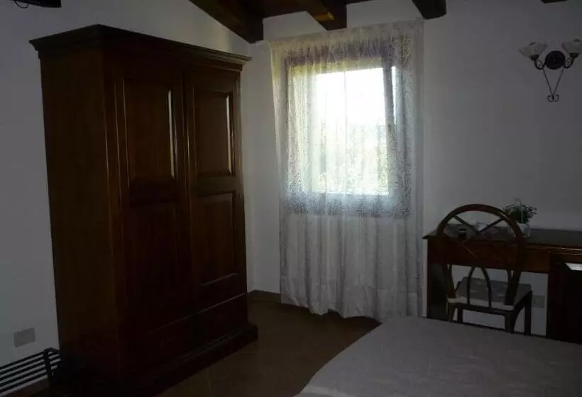 B&b La Villa Del Vecchio Platano