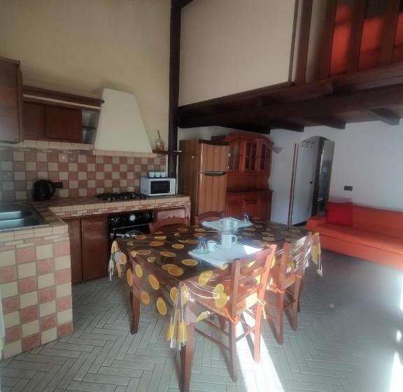 تختخواب و صبحانه Guest House Central Molotè