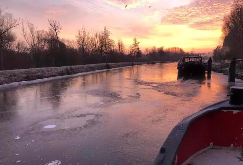 Aamiaismajoitus (B&B) Péniche Libellule Ailly Sur Somme