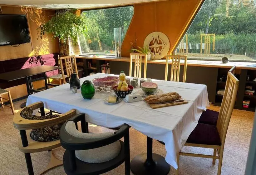 Aamiaismajoitus (B&B) Péniche Libellule Ailly Sur Somme