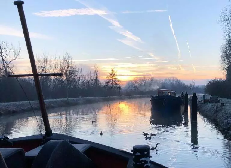 Aamiaismajoitus (B&B) Péniche Libellule Ailly Sur Somme