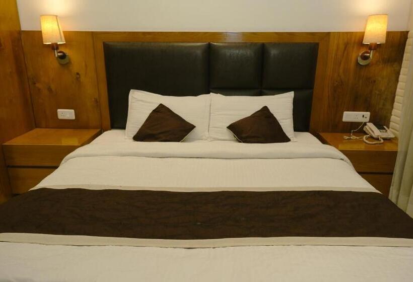 فندق Garden Resorts And