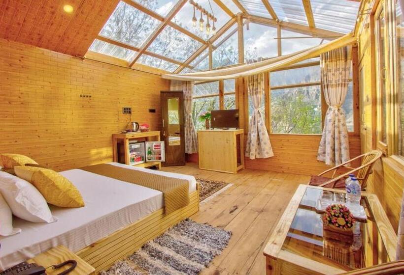 Отель Regal Retreat