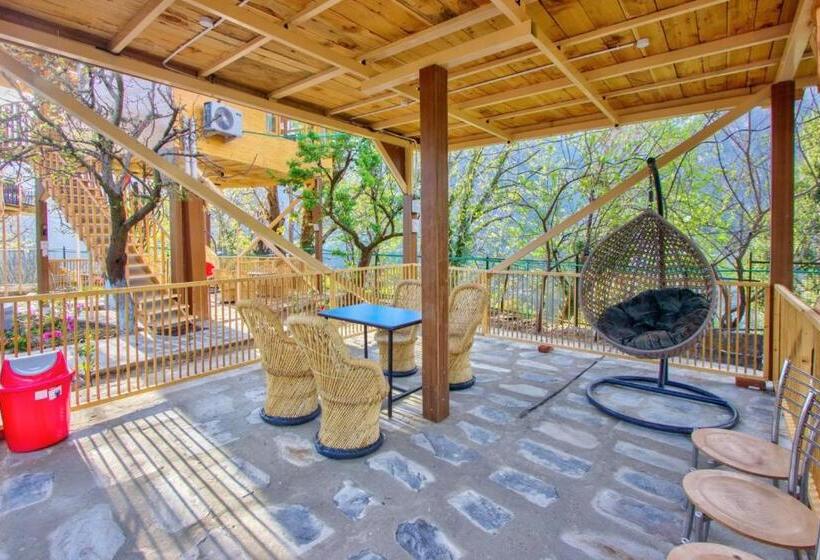 Отель Regal Retreat