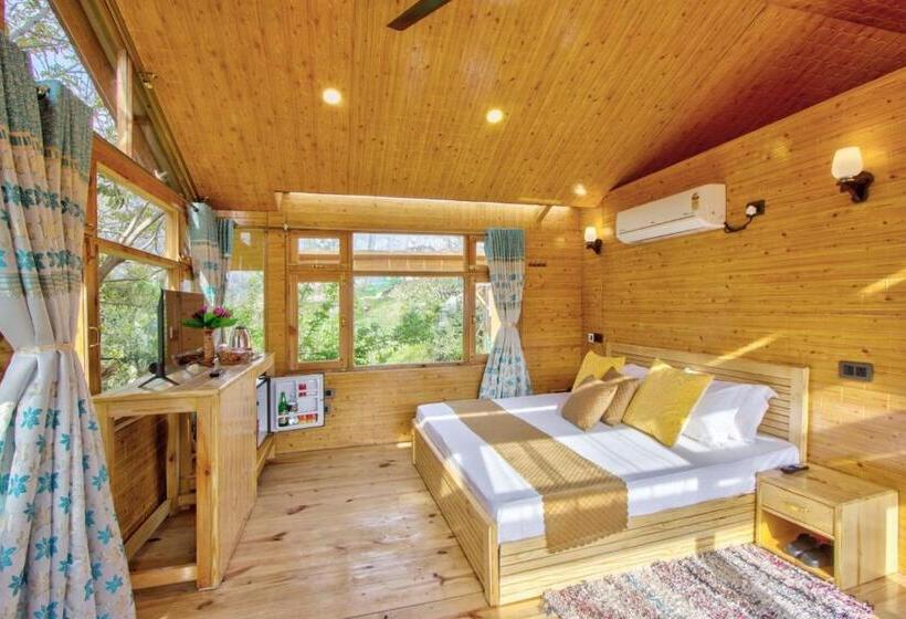 Отель Regal Retreat