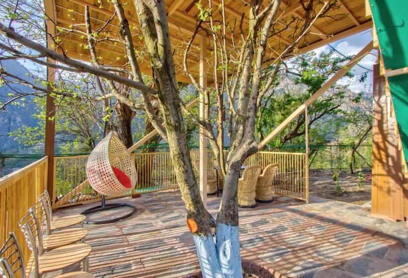 Отель Regal Retreat