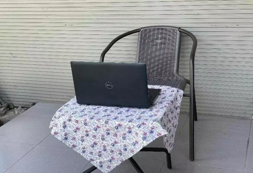 Hotelli Spot On 93879 Wunut Homestay Syariah