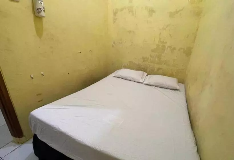 Hotelli Spot On 93879 Wunut Homestay Syariah