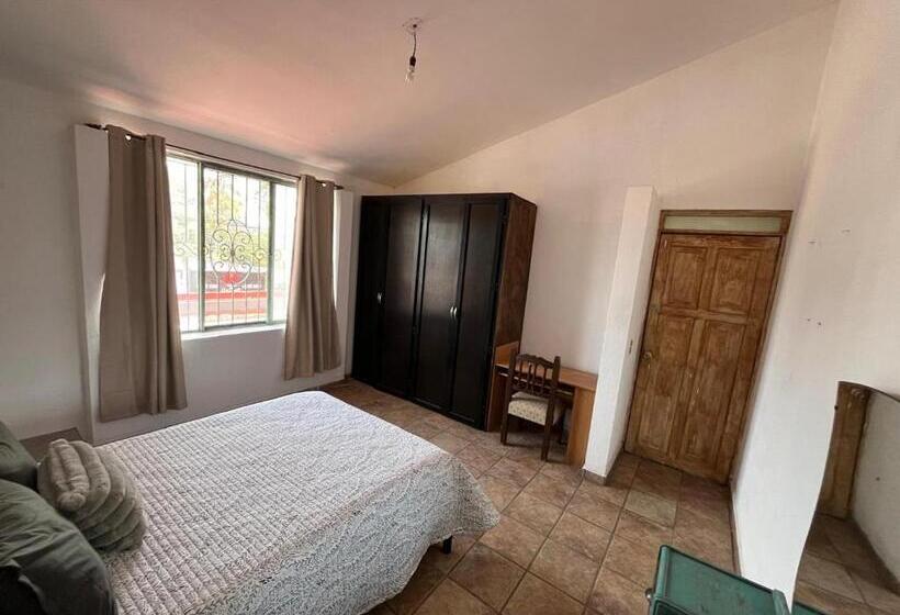 بنسيون Casa Las Trojes