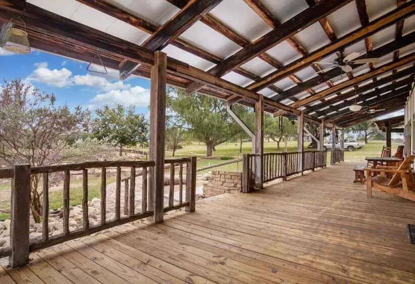 Majatalo Lantana Lodge