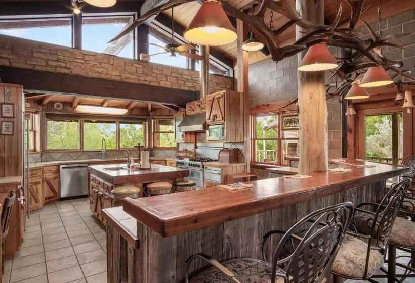 Majatalo Lantana Lodge