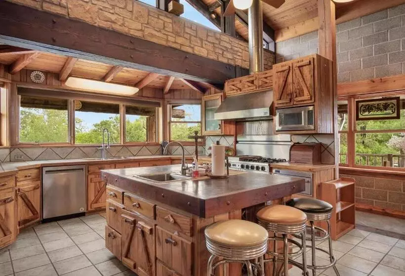 Majatalo Lantana Lodge