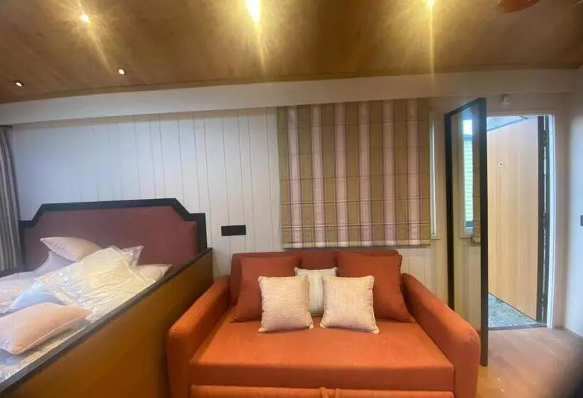 Yellow Hotels & Cottages