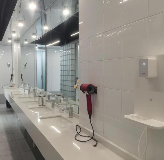 Weflow Youth Hostel Shanghai People S Square Jing An Joy City