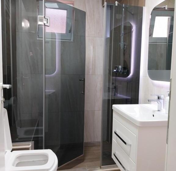 Dm Hostel And Apartments