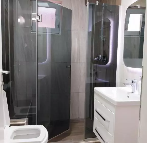 Dm Hostel And Apartments