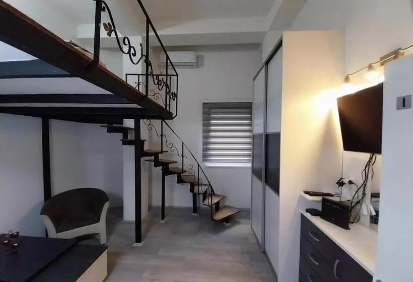 Dm Hostel And Apartments