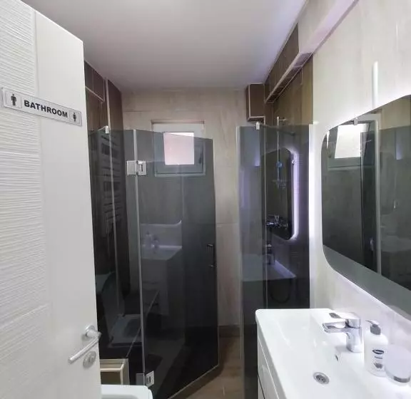 Dm Hostel And Apartments