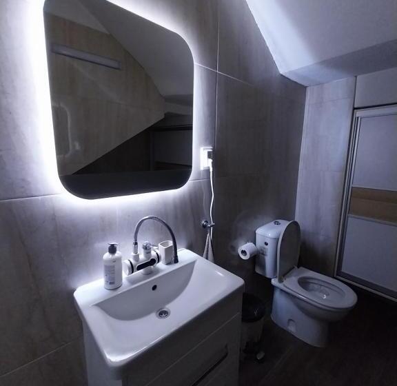 Dm Hostel And Apartments