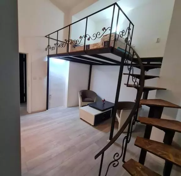 Dm Hostel And Apartments