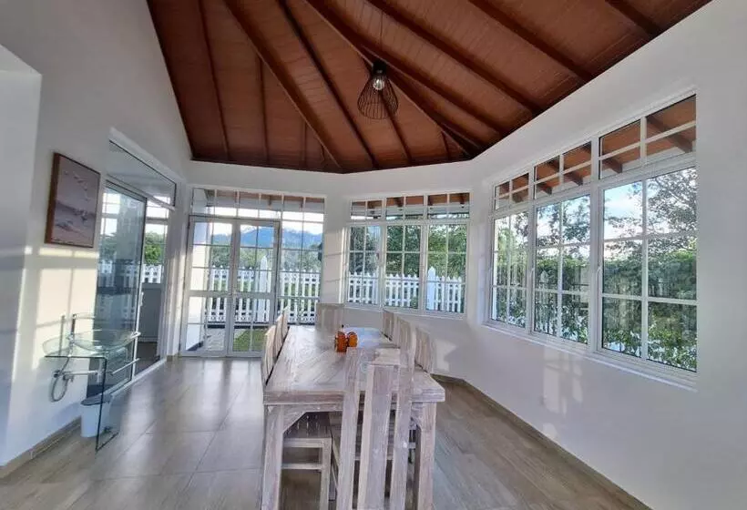ペンション Ouna Bungalow