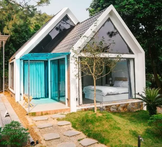 تختخواب و صبحانه Pine Ring Villa