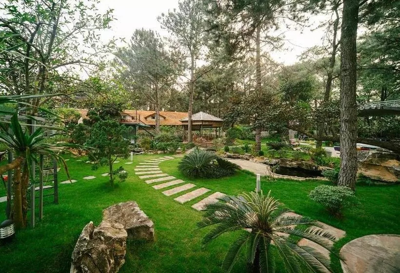 تختخواب و صبحانه Pine Ring Villa