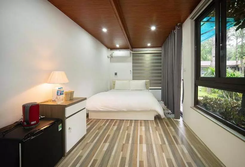 تختخواب و صبحانه Pine Ring Villa