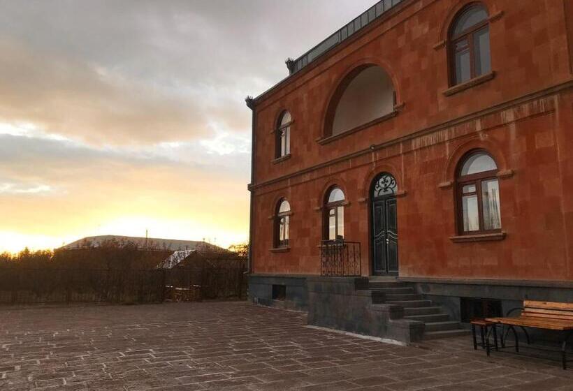 پانسیون Yan Guest House