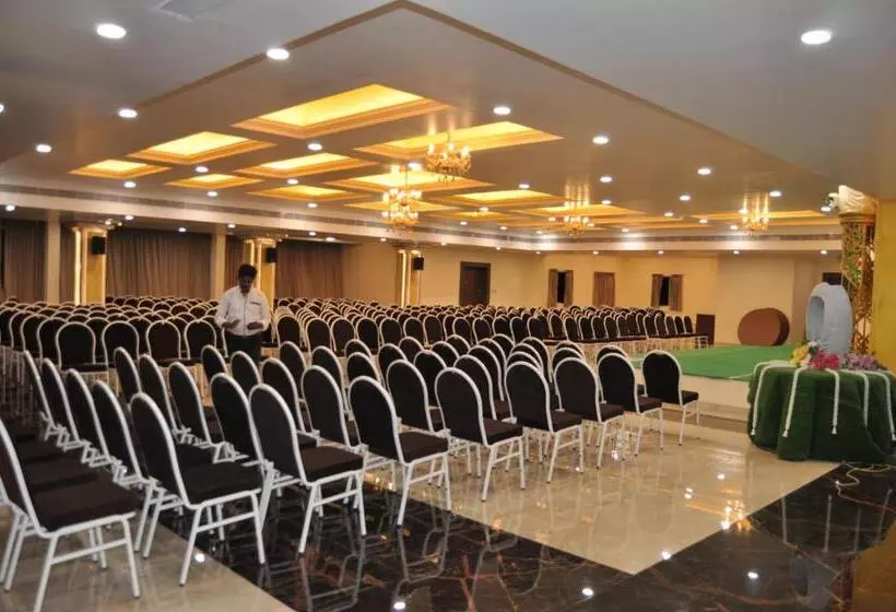 Silver Stone Park Resort, Kovilpatti