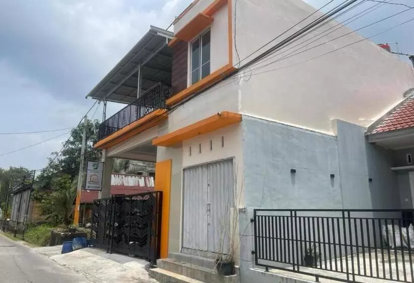 هتل Oyo 93850 Njy House Syariah